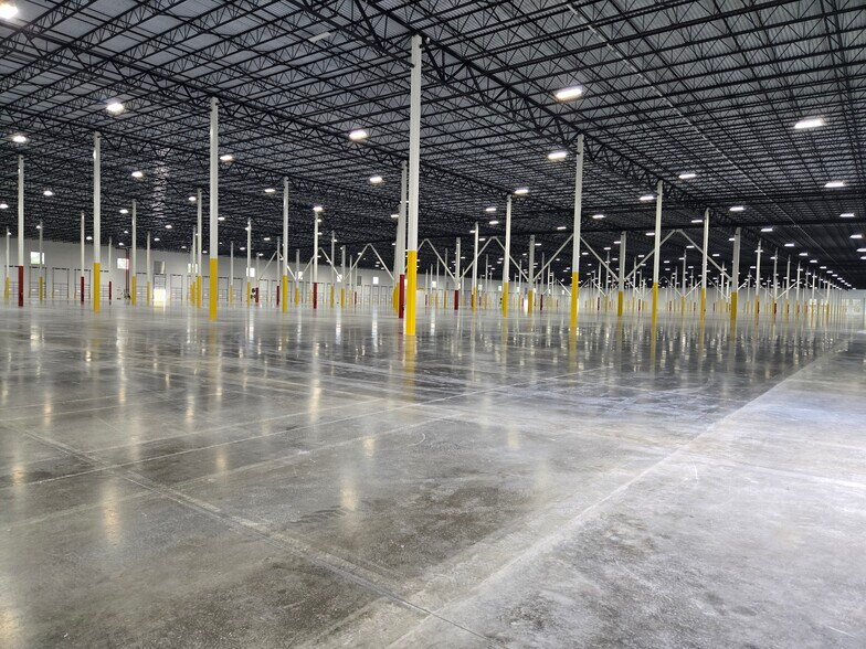 More Photos Of 5550 POW-MIA Memorial Pkwy, Jacksonville Distribution For Lease