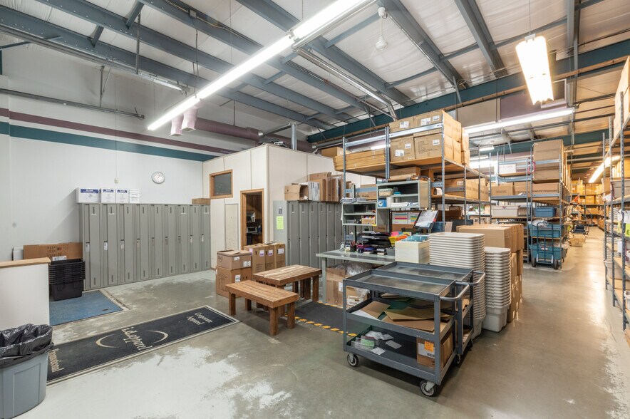 More Photos Of 4602 50 St, Stettler Light Manufacturing For Sale