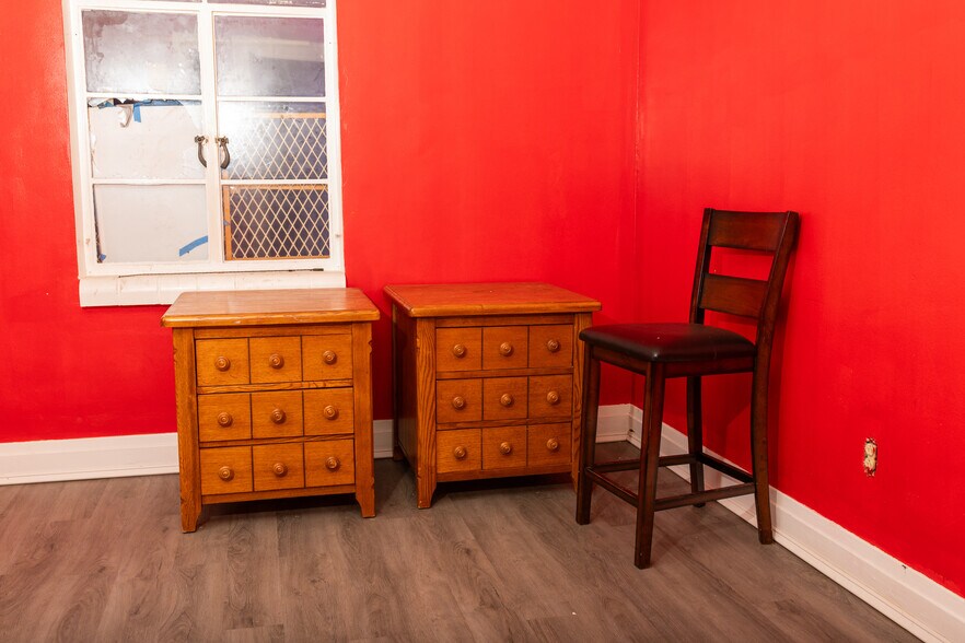 More Photos Of 1007 Smith St, Milton General Retail For Sale