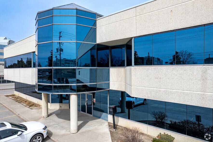 More Photos Of 2820 14th Ave, Markham Light Manufacturing For Lease