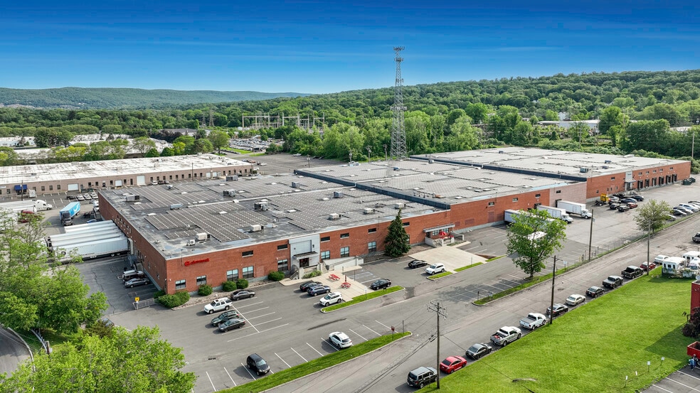 More Photos Of 301 Island Rd, Mahwah Warehouse For Lease