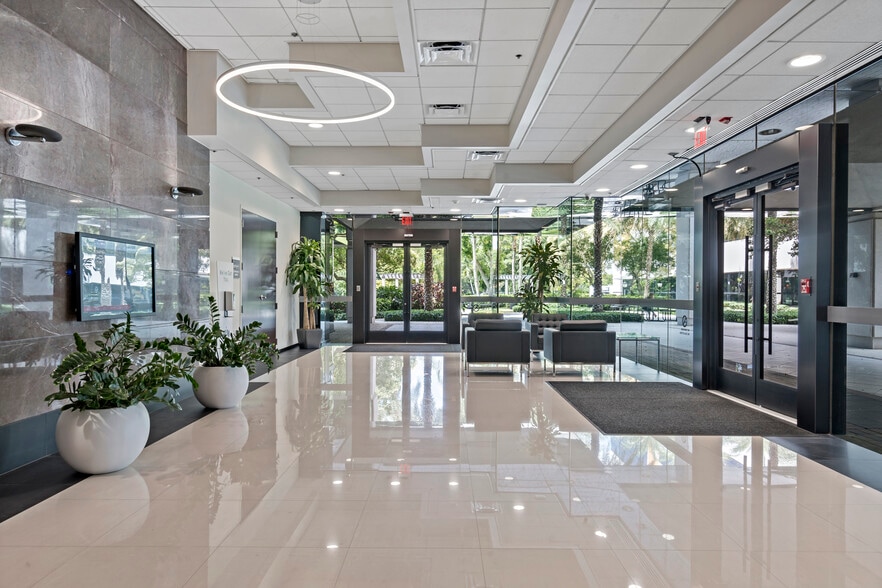 More Photos Of 3450 Lakeside Dr, Miramar Office For Lease
