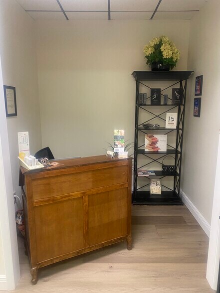 More Photos Of 3023 Eastland Blvd, Clearwater Coworking Space