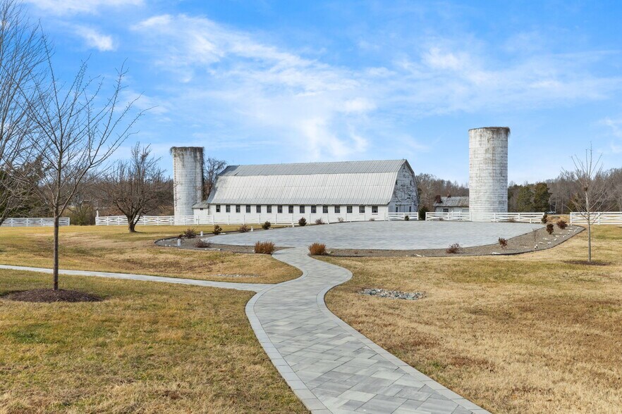 More Photos Of 54 Northfield Rd, Cumberland Specialty For Sale