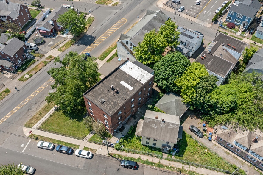 More Photos Of 305 Parrott Ave, Bridgeport Apartments For Sale