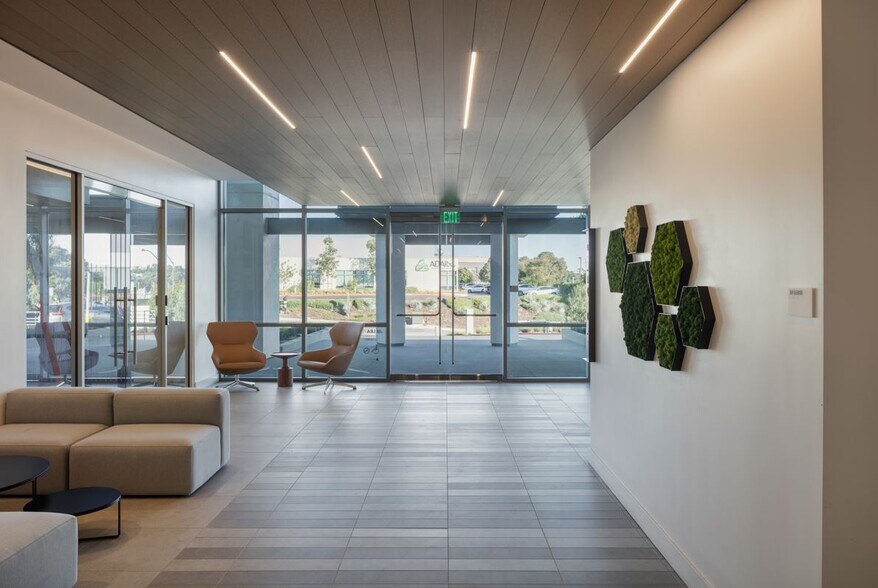 More Photos Of 5880 Oberlin Dr, San Diego Office For Lease