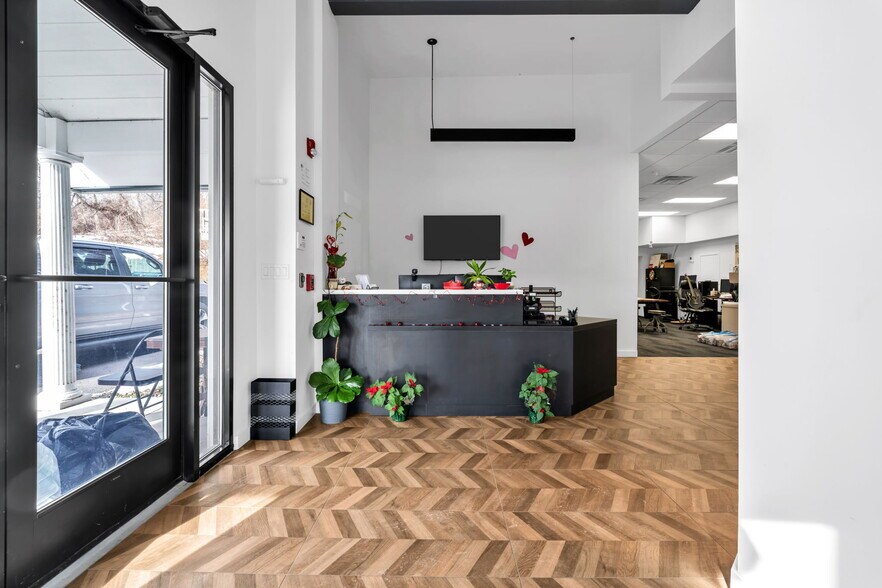 More Photos Of 140 W Main St, Clinton Township Office For Sale