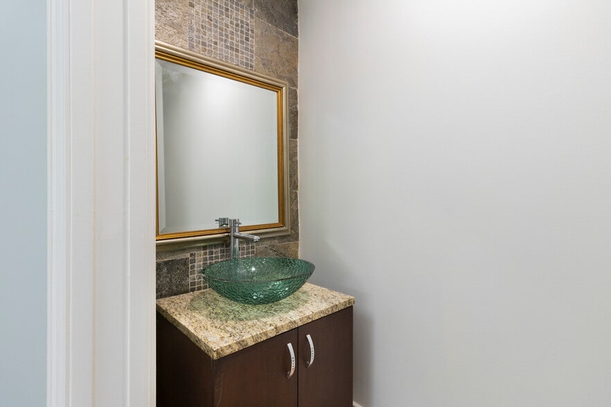 More Photos Of 6141 Sunset Dr, South Miami Medical For Lease