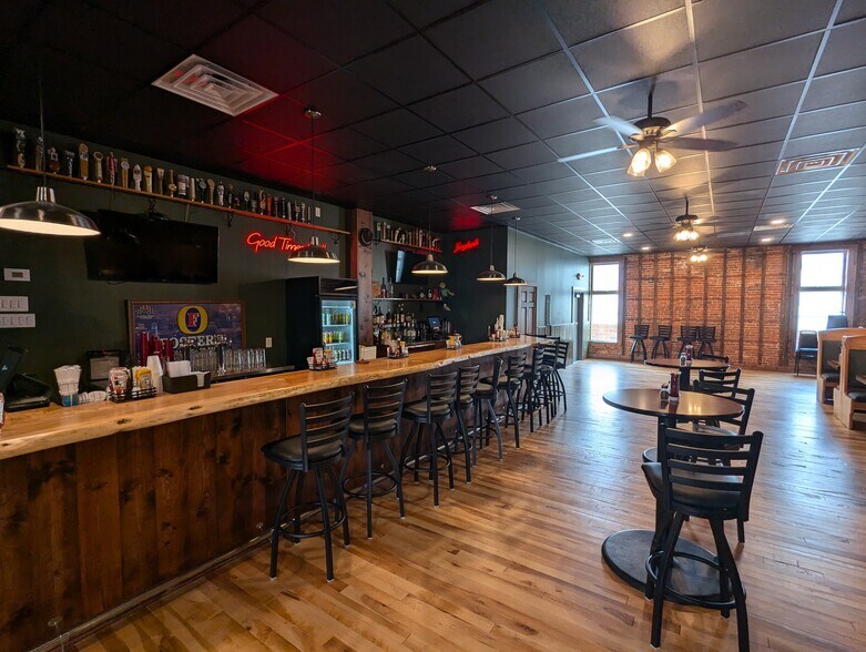 More Photos Of 104 N Elm St, Cresco General Retail For Sale