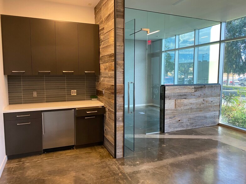 More Photos Of 20310 Plummer St, Chatsworth Manufacturing For Lease