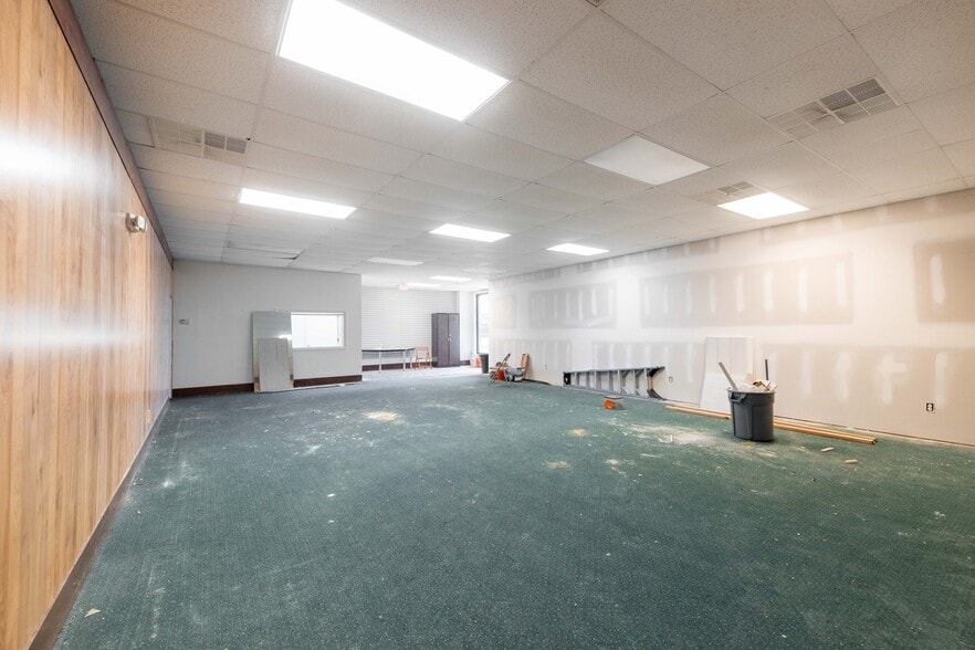 More Photos Of 20095-20119 W 12 Mile Rd, Southfield Storefront For Lease