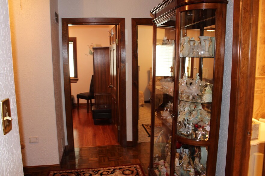 More Photos Of 725 Main St, Wintersville Restaurant For Sale