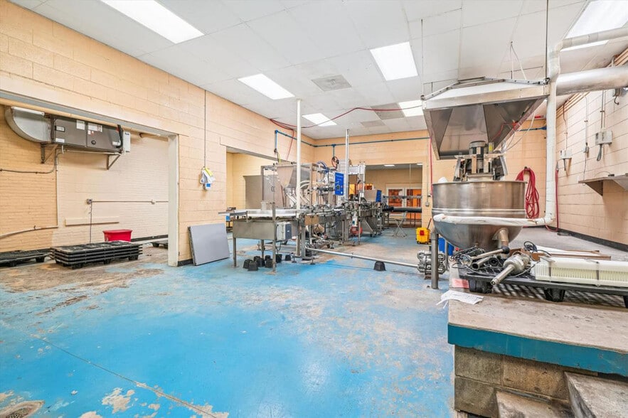 More Photos Of 113 Aileen Rd, Flint Hill Warehouse For Sale