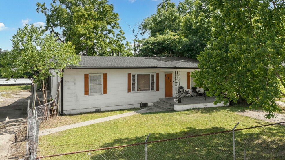 More Photos Of 3300 Lower Wetumpka Rd, Montgomery Office Residential For Sale