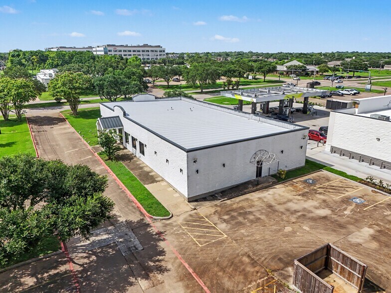 More Photos Of 470 This Way St, Lake Jackson General Retail For Lease