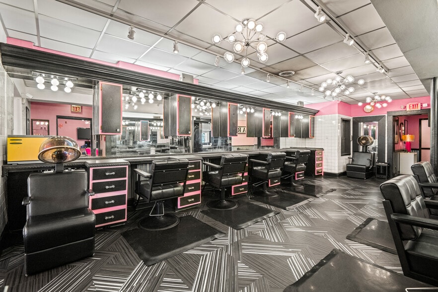 More Photos Of 10 S Crenshaw Ave, Richmond Freestanding For Lease