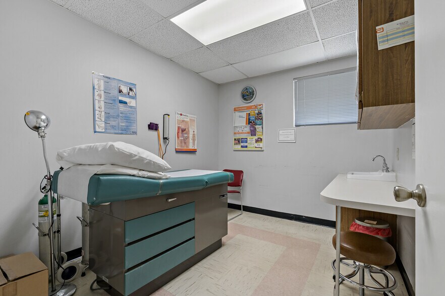 More Photos Of 3709 W Hamilton Ave, Tampa Medical For Sale