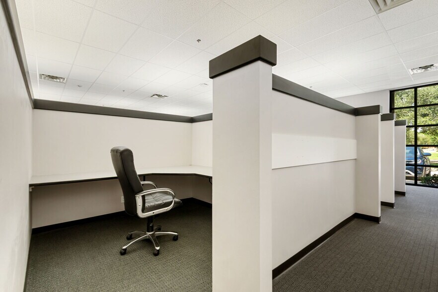 More Photos Of 12511 Emily Ct, Sugar Land Office For Sale