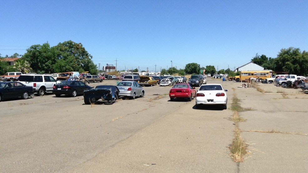 More Photos Of 1611 S Airport Way, Stockton Specialty For Lease