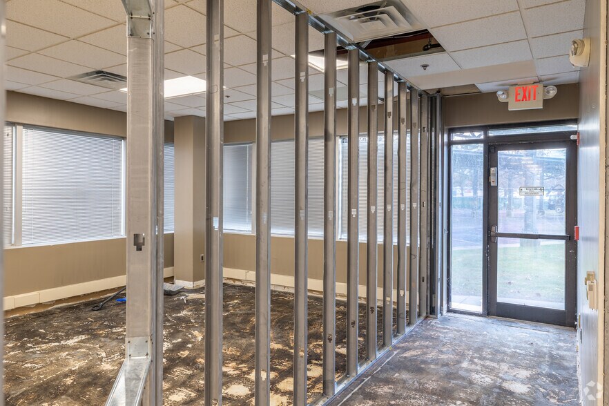 More Photos Of 80 Cottontail Ln, Somerset Office For Lease