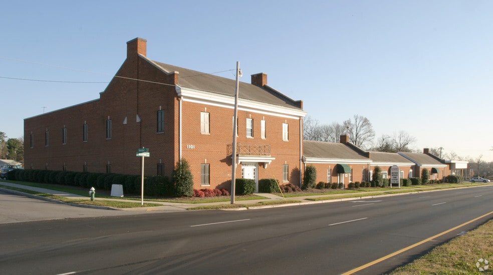 More Photos Of 1023-1119 E Wendover Ave, Greensboro Office For Lease