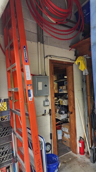 More Photos Of 1133 Industrial Blvd, Naples Manufacturing For Lease