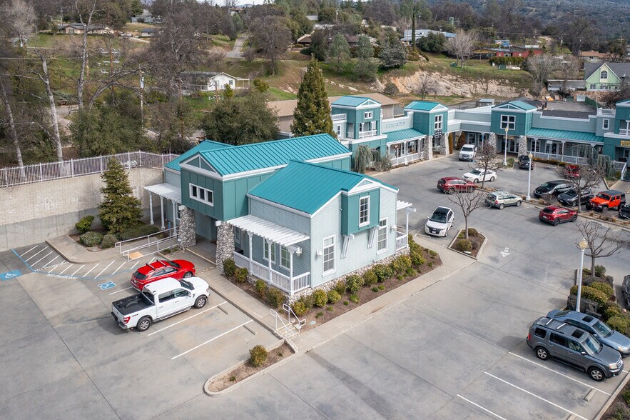 More Photos Of 40282 Highway 41, Oakhurst Freestanding For Sale