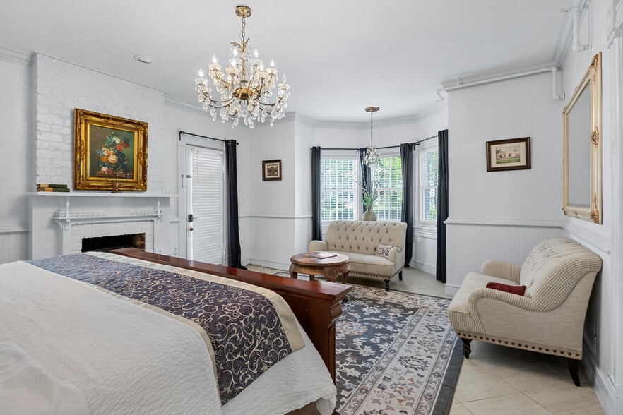 More Photos Of 402 E Gaston St, Savannah Hospitality For Sale