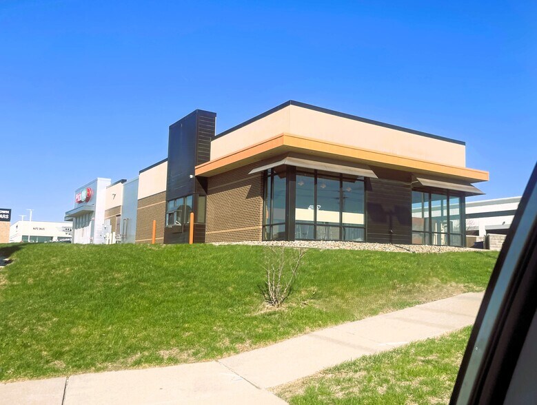 More Photos Of 4212 Merle Hay Rd, Des Moines General Retail For Sale