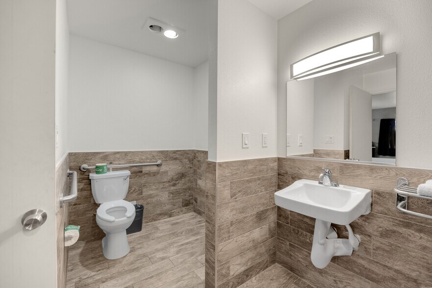 More Photos Of 2625 W Florida Ave, Hemet Hotel For Sale