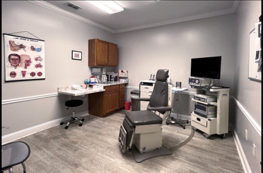 More Photos Of 6817 Southpoint Pky, Jacksonville Medical For Sale
