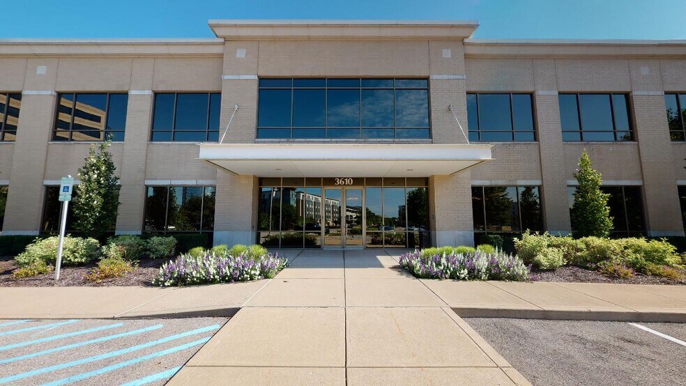 More Photos Of 3610 River Crossing Pky, Indianapolis Office For Lease