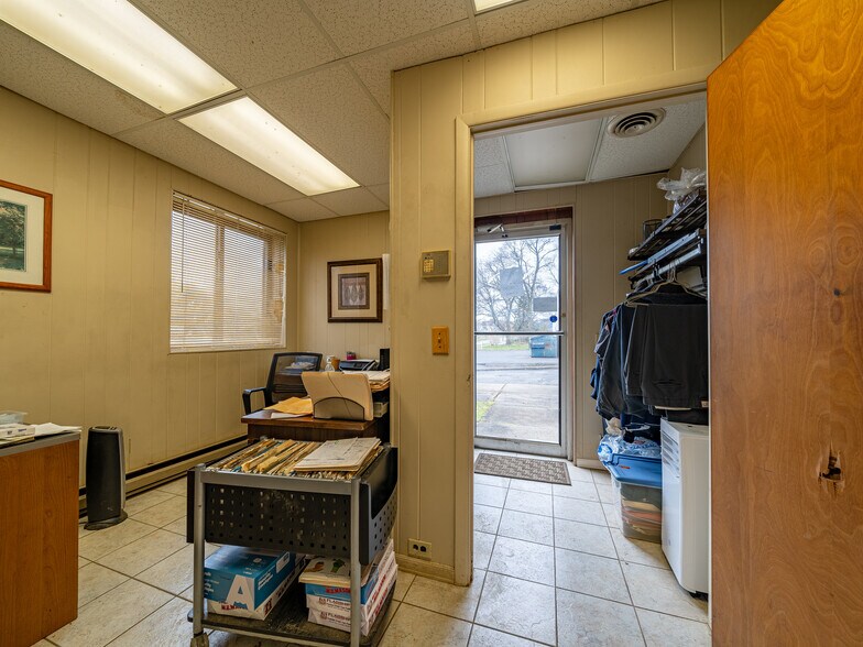 More Photos Of 170 Bennington Dr, Rochester Manufacturing For Lease