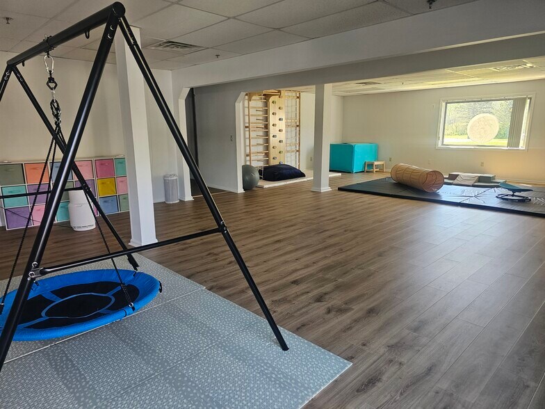 More Photos Of 100 Quarry Rd, Hamburg Medical For Lease
