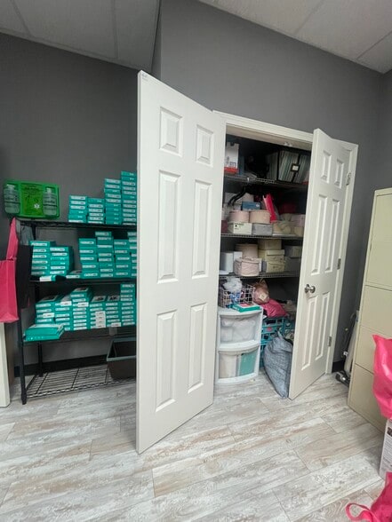 More Photos Of 2231 NW Broad St, Murfreesboro Showroom For Lease