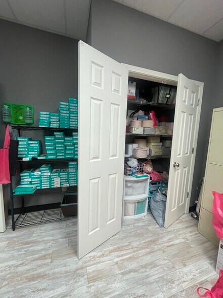 More Photos Of 2231 NW Broad St, Murfreesboro Showroom For Lease