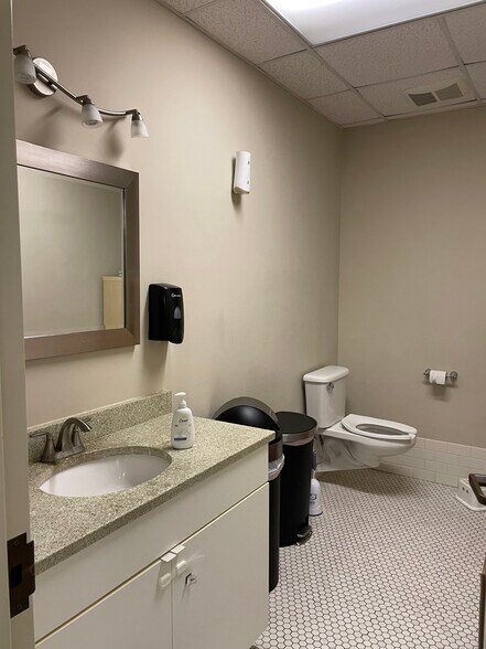 More Photos Of 8603 N New Braunfels Ave, San Antonio Medical For Sale