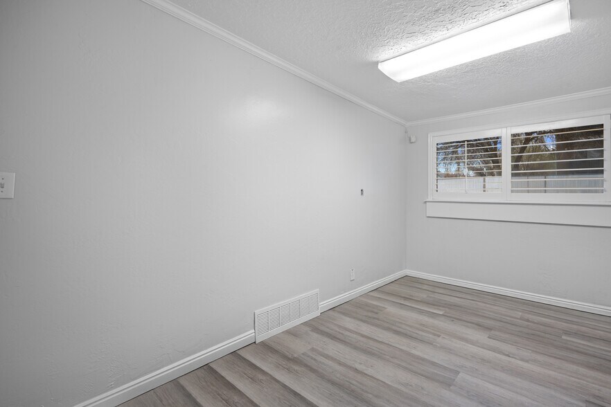 More Photos Of 9386 S Redwood Rd, West Jordan Office For Sale