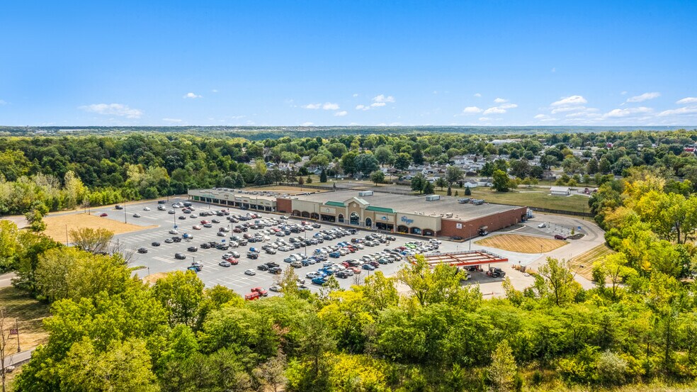 More Photos Of 780-798 Northwoods Blvd, Vandalia Freestanding For Sale