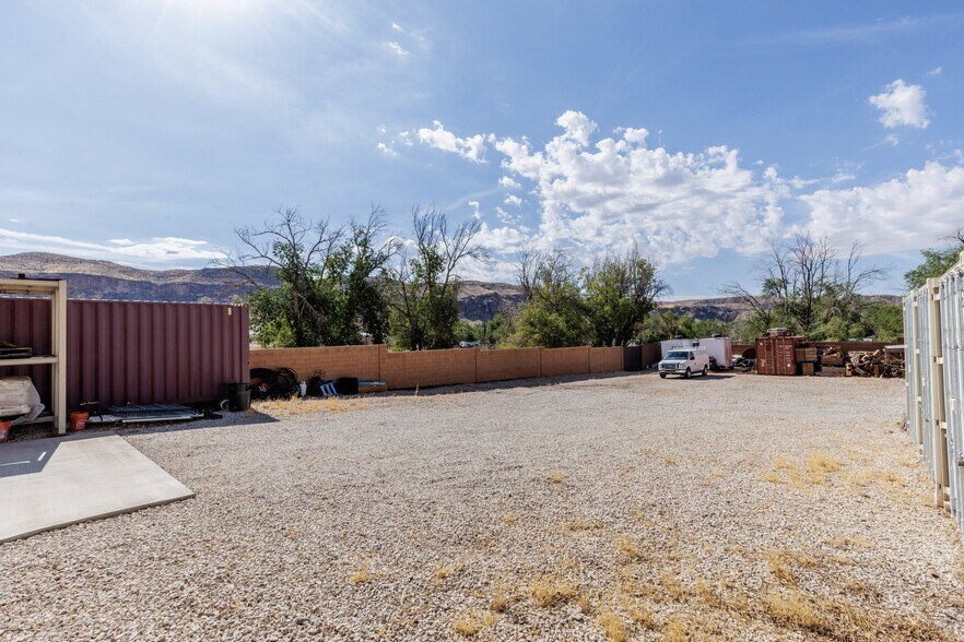 More Photos Of 195 W 500 N, La Verkin Warehouse For Sale