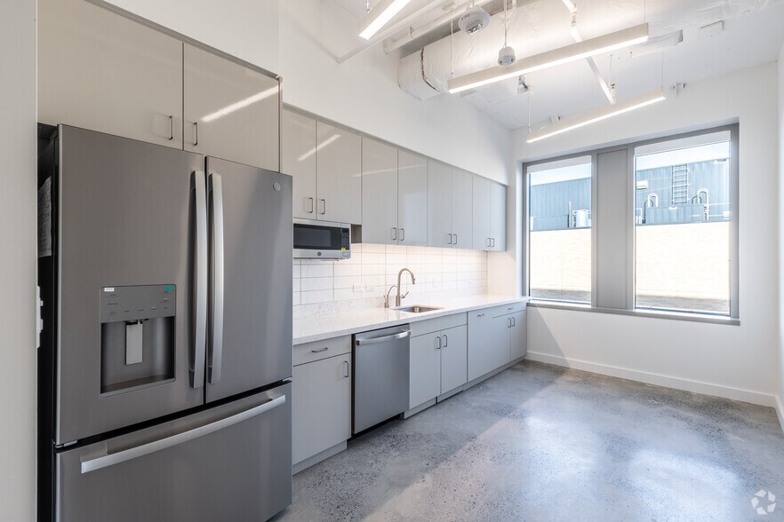 More Photos Of 950 F St NW, Washington Office For Lease