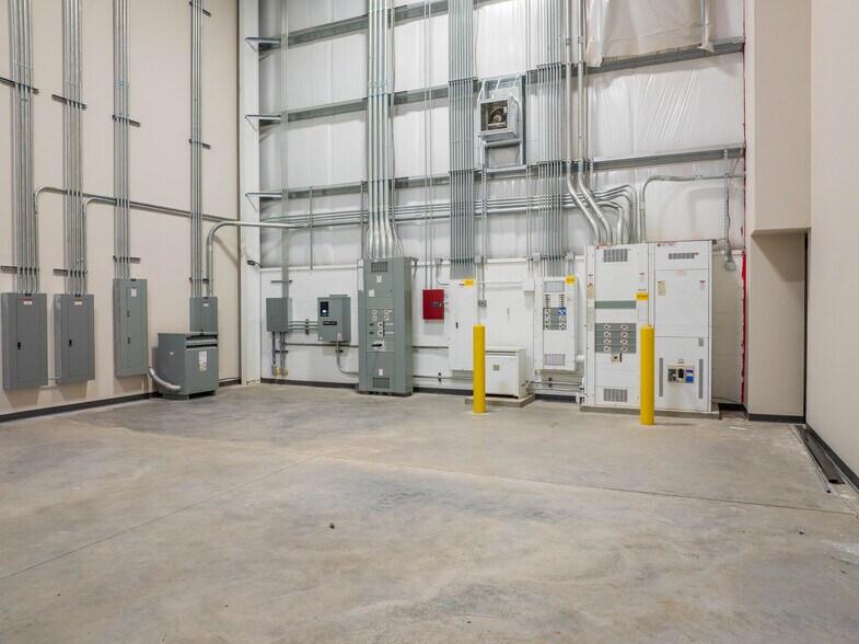 More Photos Of 212 Quality Dr, Mocksville Manufacturing For Sale