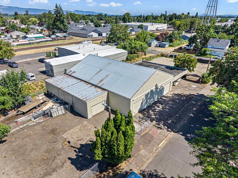 More Photos Of 940 Greenwood St, Junction City Warehouse For Sale