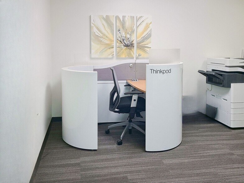 More Photos Of 2131 Palomar Airport Rd, Carlsbad Coworking Space