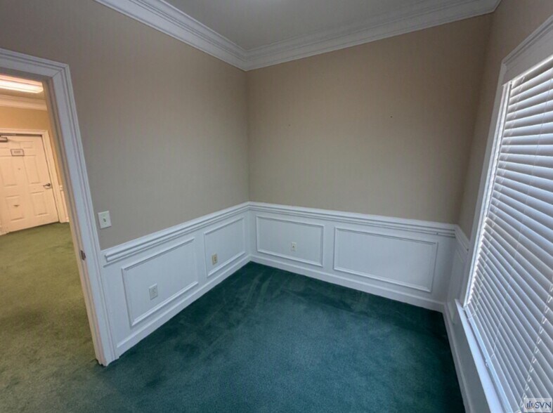 More Photos Of 37 W Fairmont Ave, Savannah Office For Lease