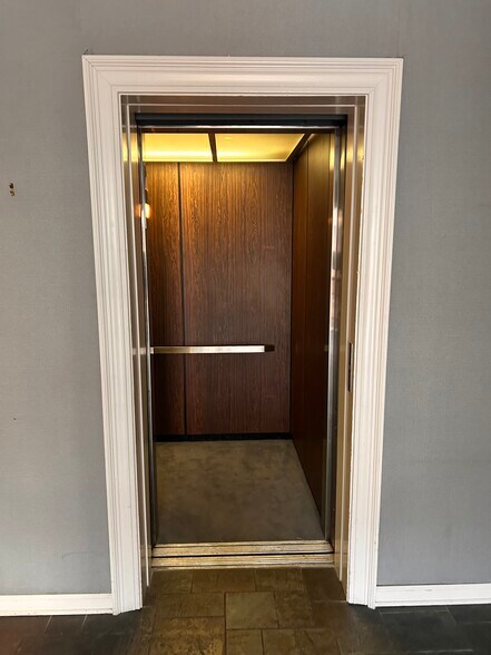 More Photos Of 710 Oakleaf Office Ln, Memphis Office Residential For Sale