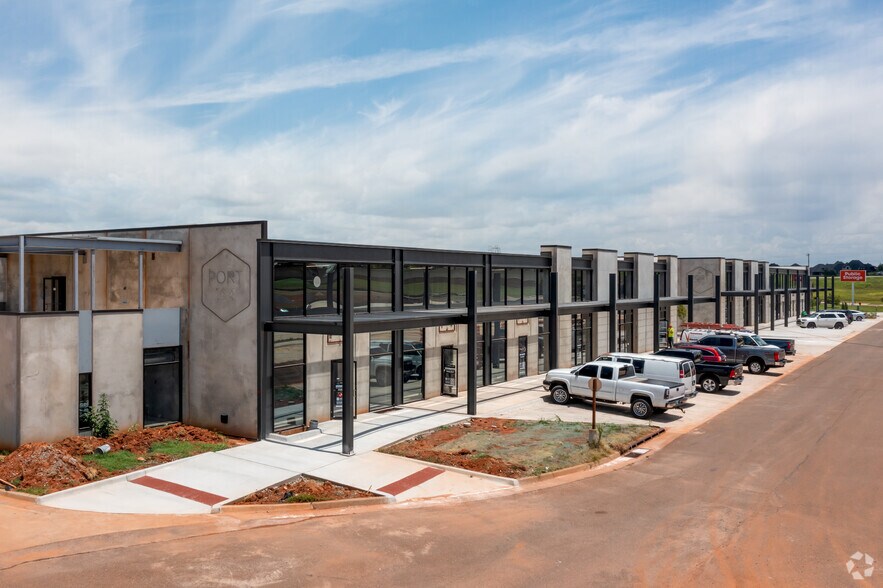 More Photos Of 3825 NW 166th St, Edmond Unknown For Lease