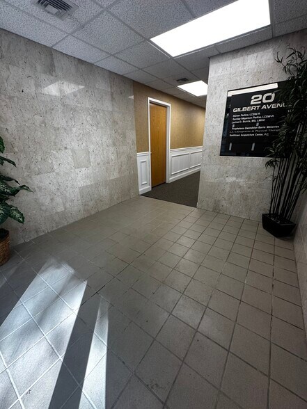 More Photos Of 20 Gilbert Ave, Hauppauge Medical For Lease