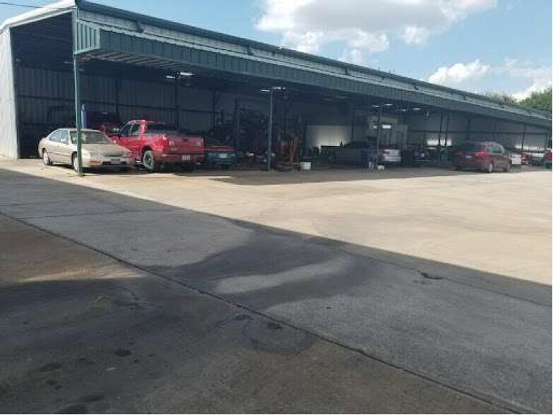 More Photos Of 10070 Veterans Memorial Dr, Houston Auto Repair For Sale