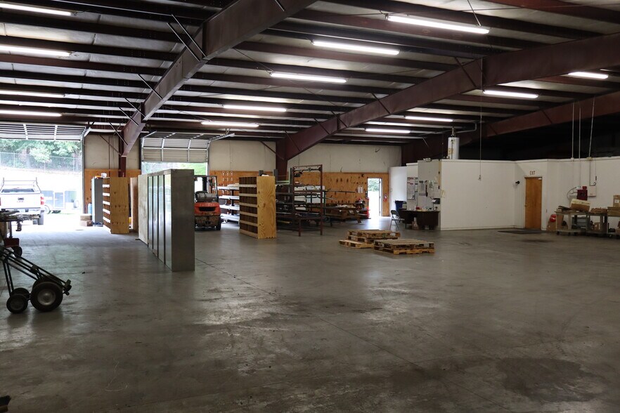 More Photos Of 105 Furlong Industrial Dr, Kernersville Manufacturing For Lease